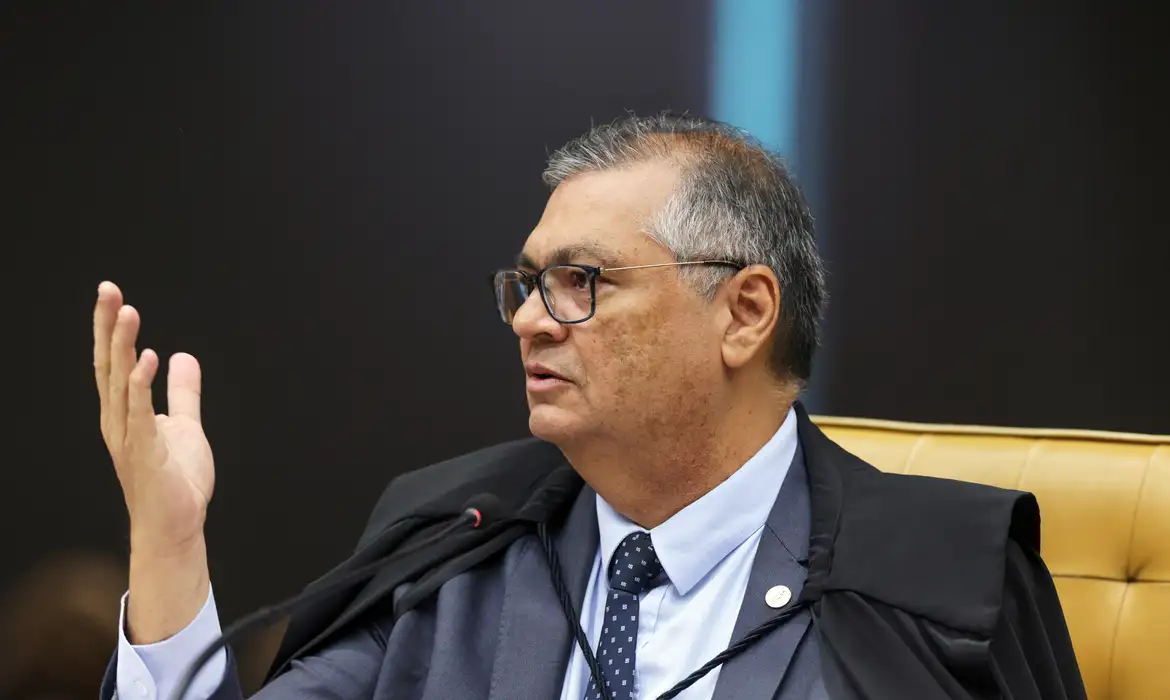 Dino relata ameaças de morte e diz que não mudará atuação no STF