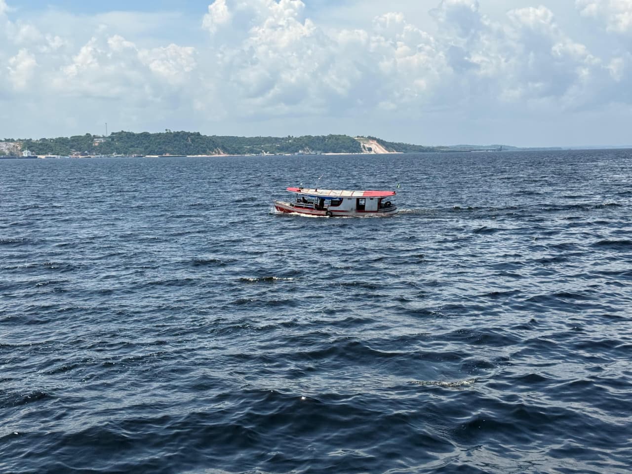 Pesquisa ouve turistas para mapear hábitos, preferências e experiências de viagens em Manaus