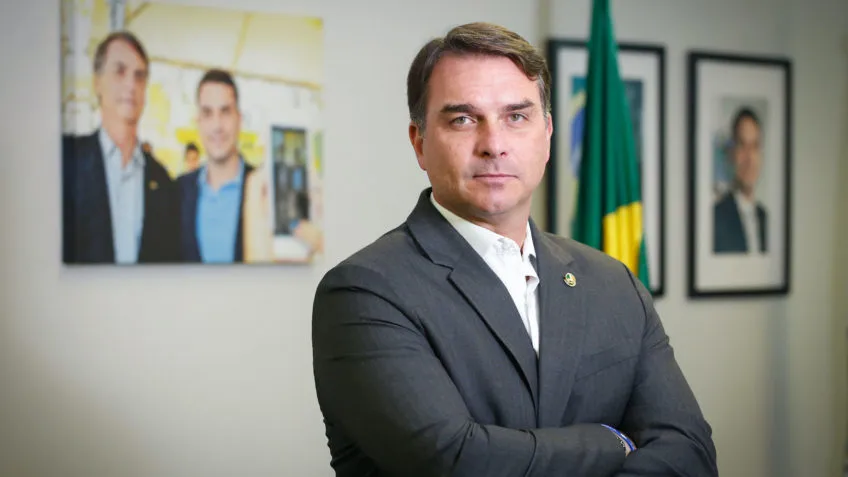 Flávio Bolsonaro pode receber título de cidadão amazonense