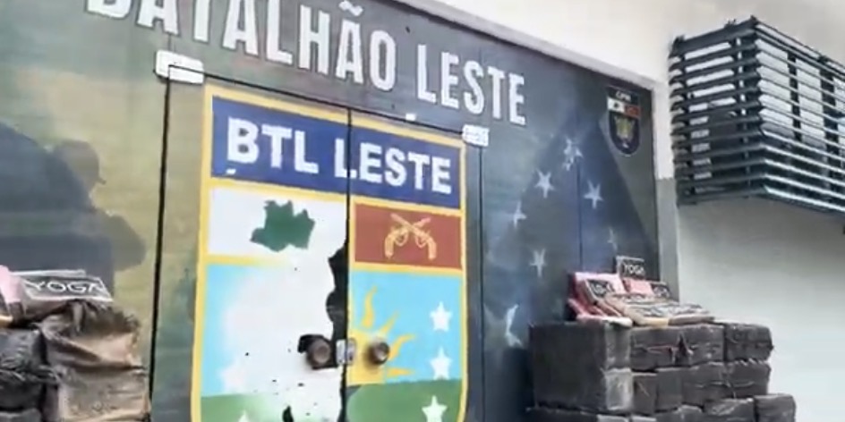 Trio é preso com 1,1 tonelada droga escondida em barco na zona Leste