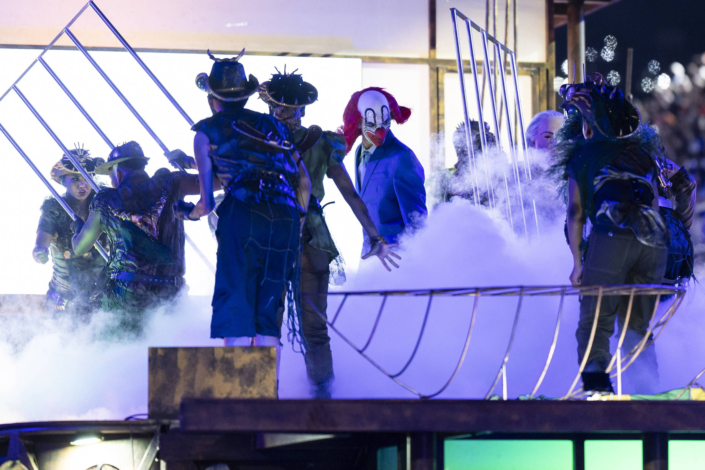 Acadêmicos de Niterói faz homenagem a Lula e leva palhaço Bozo para Carnaval no Rio