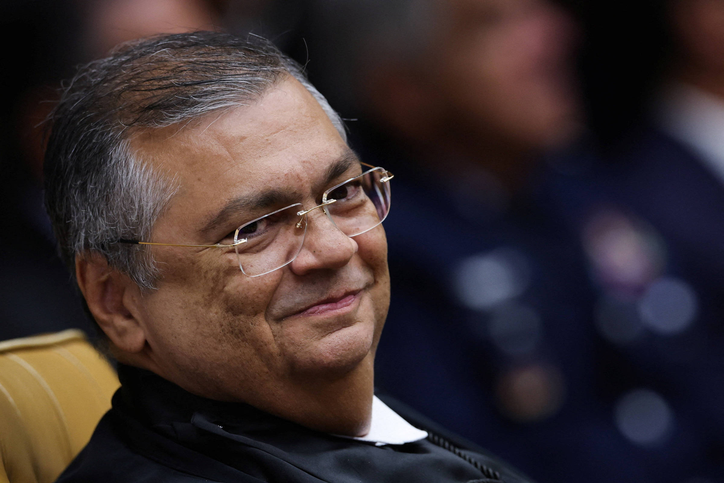 Dino amplia decisão sobre penduricalhos e proíbe novas leis com remuneração que exceda o teto