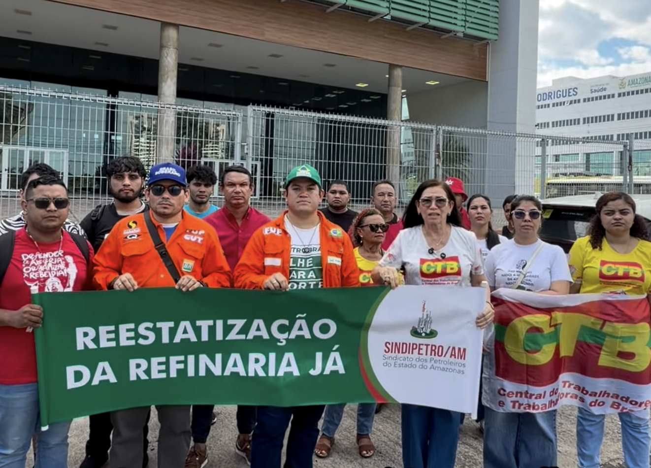Em meio a gasolina cara, petroleiros fazem ato por reestatização da refinaria no AM