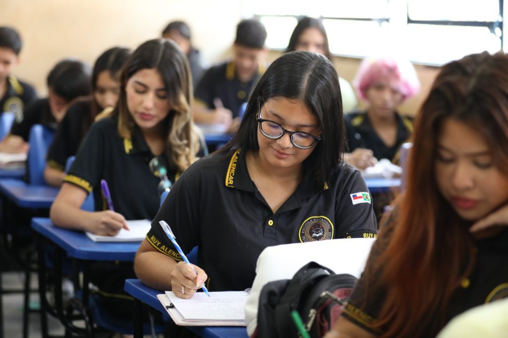 Manaus tem pior índice do Norte no 3º ano do Ensino Médio, aponta IBGE