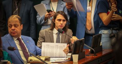 Deputado denuncia desperdício bilionário causado pela concessionária de águas no asfaltamento de Manaus