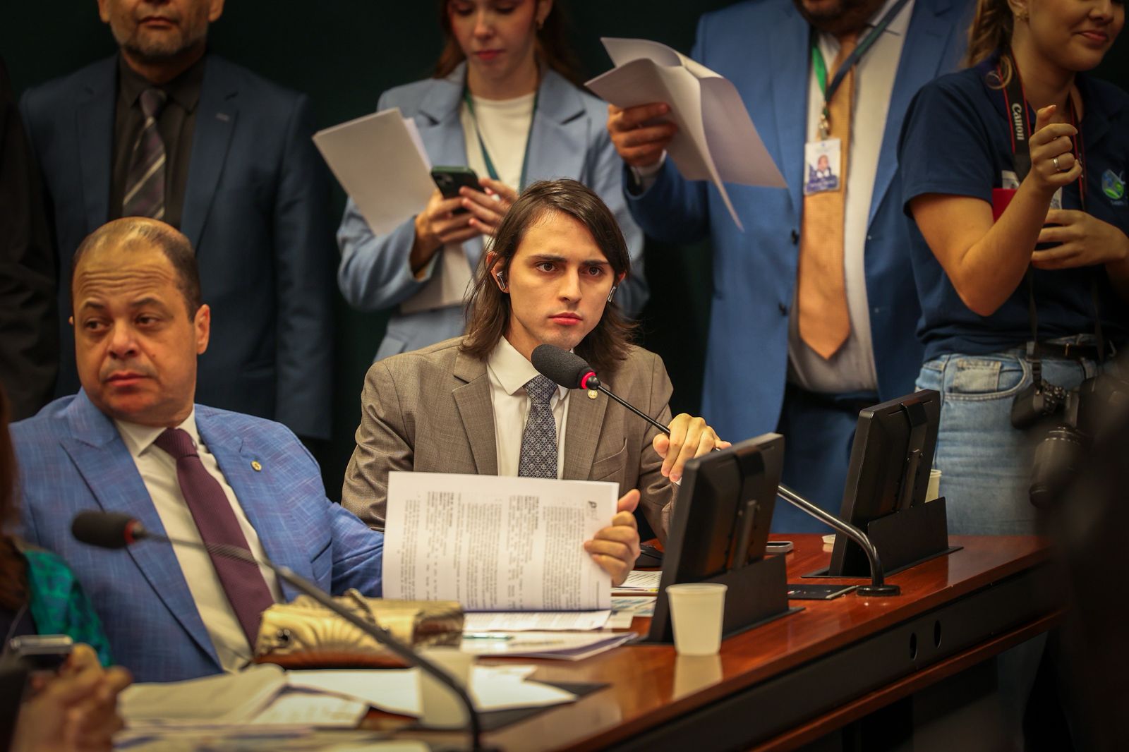 Deputado denuncia desperdício bilionário causado pela concessionária de águas no asfaltamento de Manaus