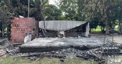 Casa é destruída por incêndio após queda de raio no AM; veja