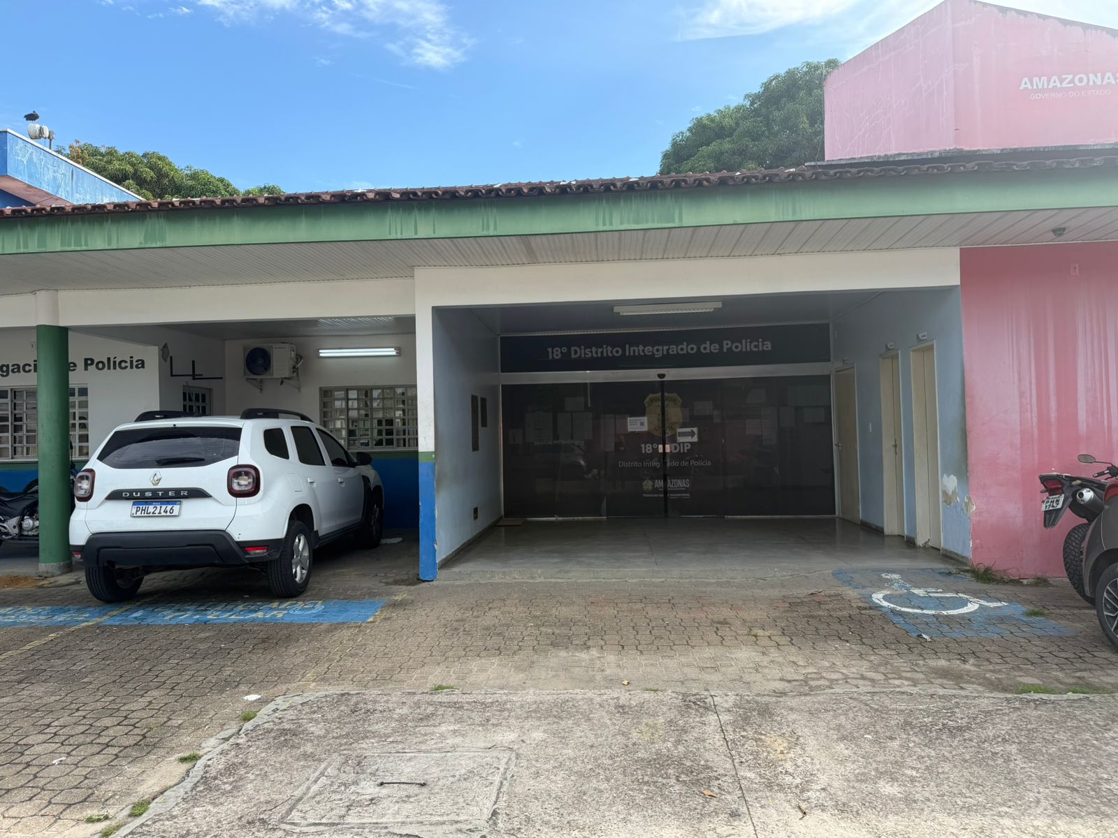 Homens são presos após desviar e vender itens de panificação em Manaus