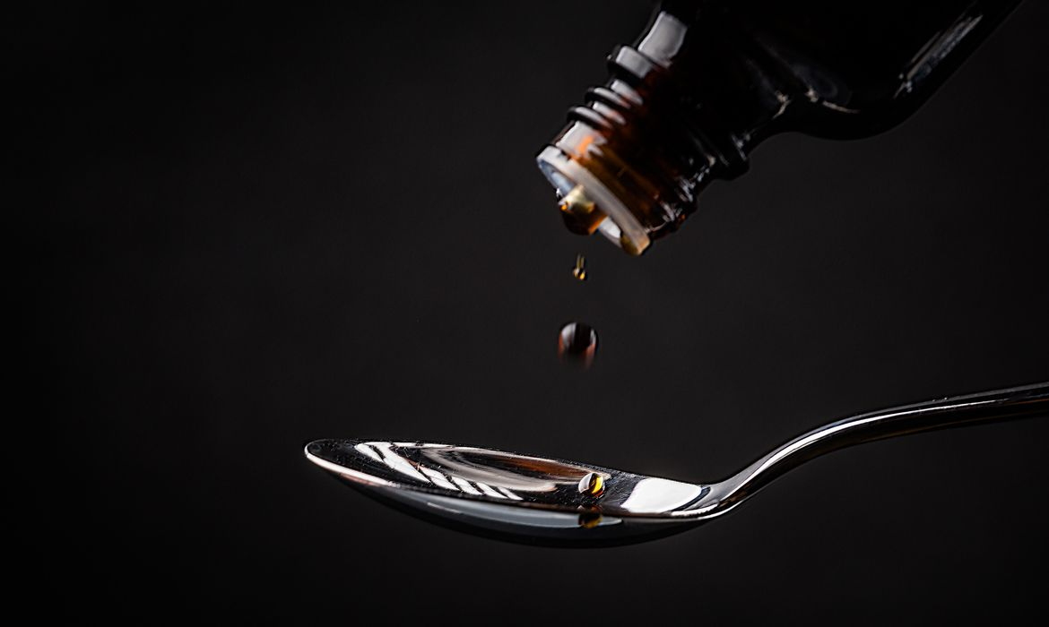 Anvisa suspende venda de xarope por risco de arritmia grave