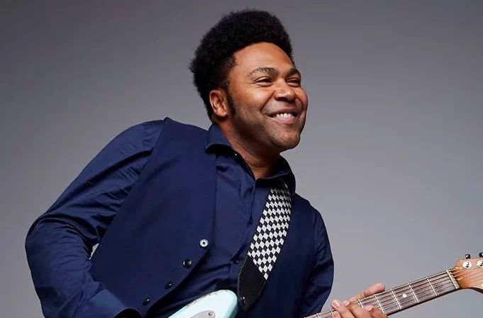 Santo Antônio do Içá contrata cantor gospel Thalles Roberto por R$ 280 mil durante emergência pela cheia