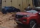 Temporal derruba muro e deixa carros destruídos em condomínio da Cidade Nova