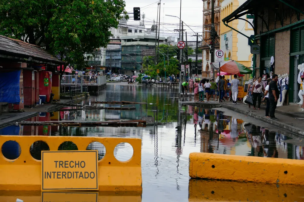 Rio Negro supera cota de inundação em Manaus após subir quatro centímetros em 24 horas