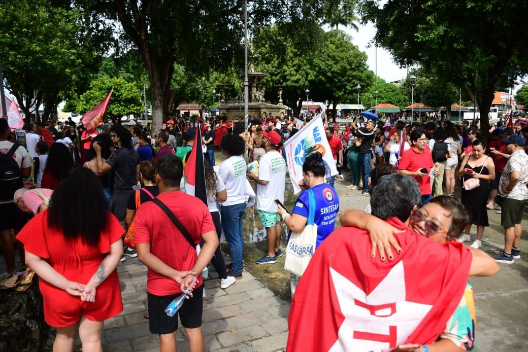 Trabalhadores de Manaus realizam ato pelo fim da escala 6×1