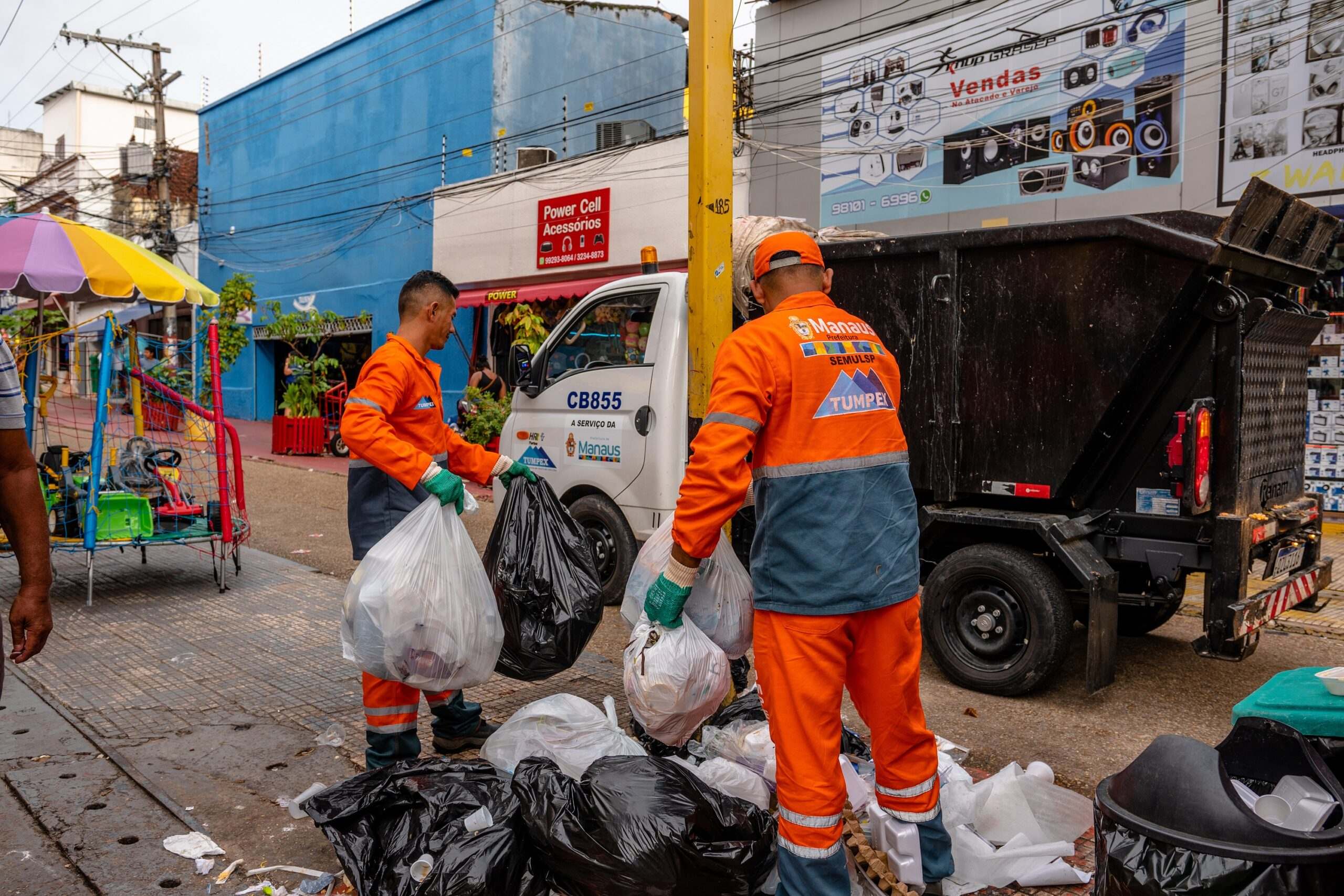 Manaus supera média nacional e se destaca na coleta de lixo domiciliar