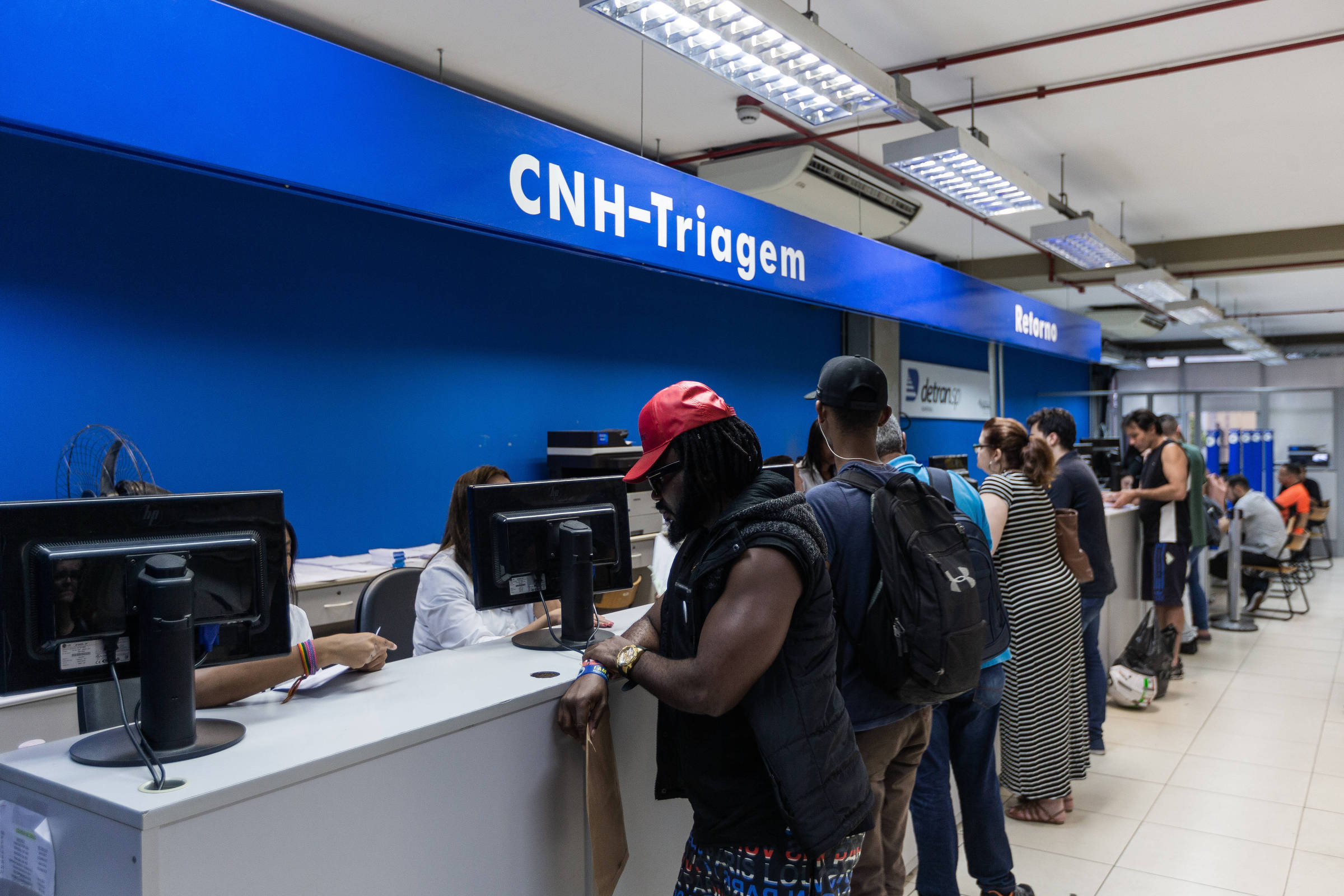 Câmara aprova MP que facilita renovação de CNH, mas mantém exigência de exame médic