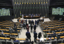 Câmara faz sessão de 8 minutos para viabilizar votação da 6×1 em comissão