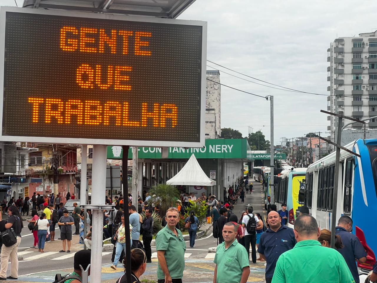 Paralisação de rodoviários contra escala 6×1 afeta transporte público em Manaus; assista