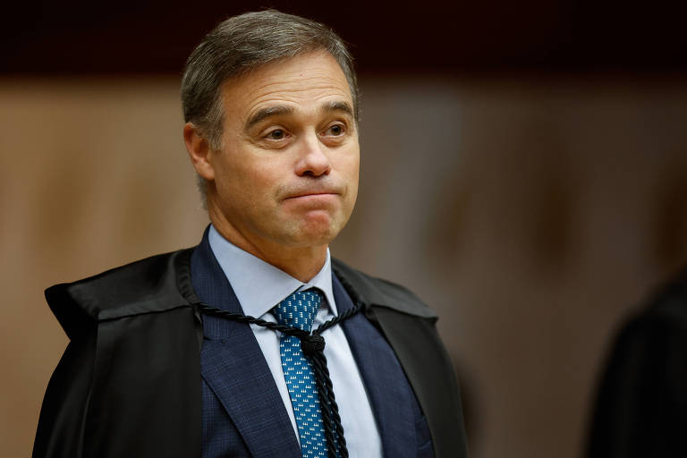 André Mendonça manda retirar posts que ligavam Flávio à escala 7×0