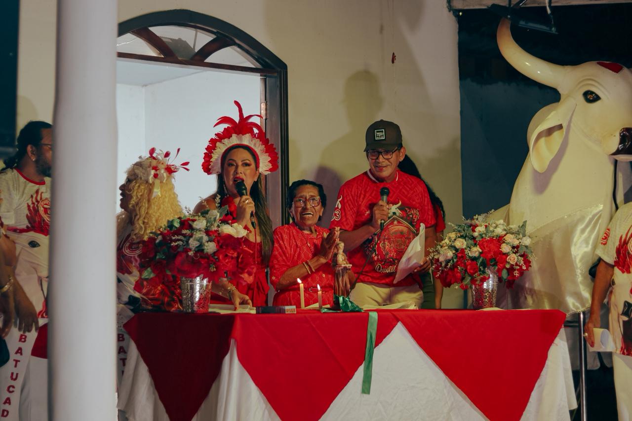 Boi Garantido leva fé, rosas e tradição às ruas de Parintins na Ladainha de Santo Antônio