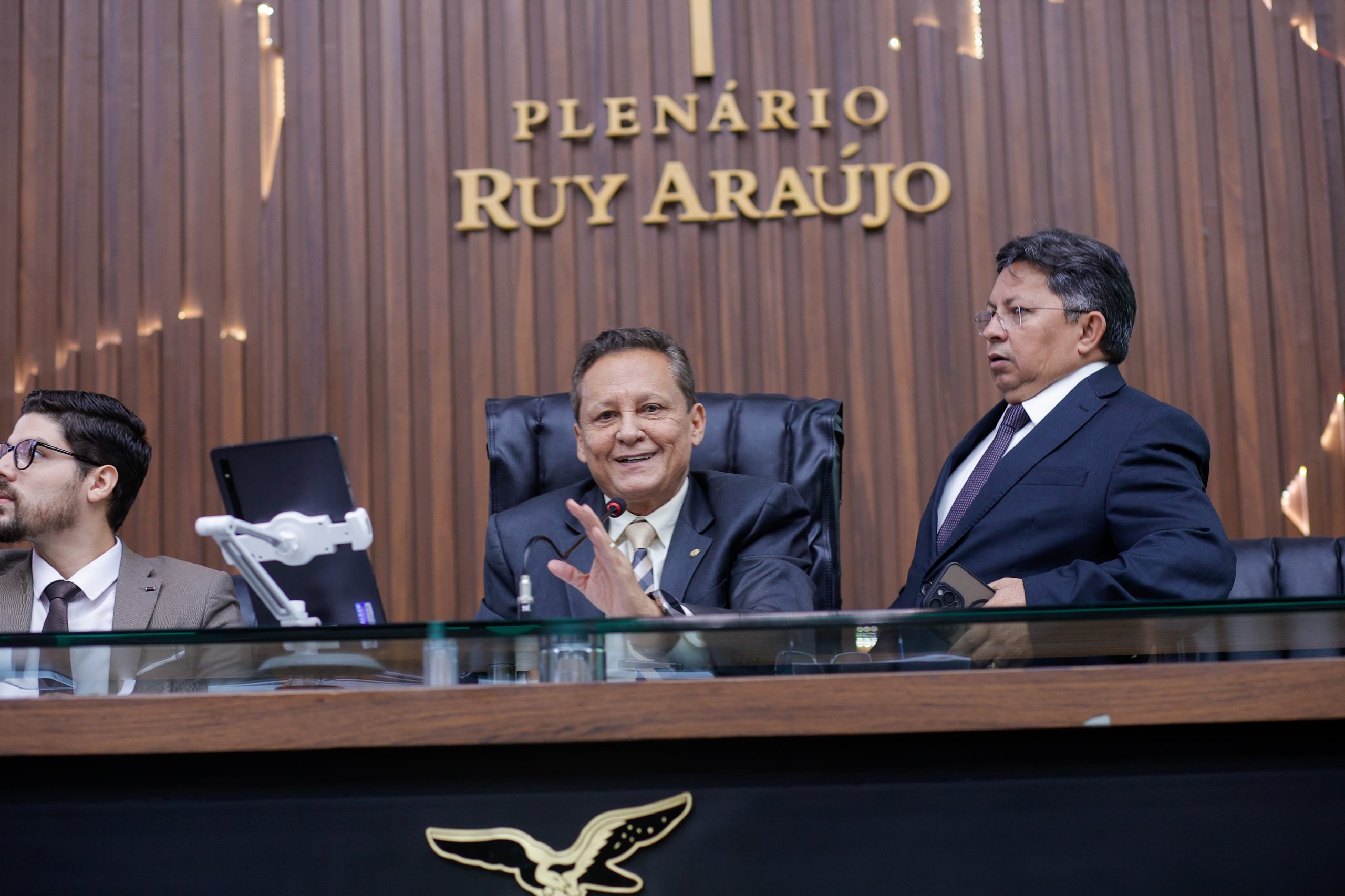 Dino suspende regra da Aleam que poderia efetivar Adjuto Afonso sem nova eleição