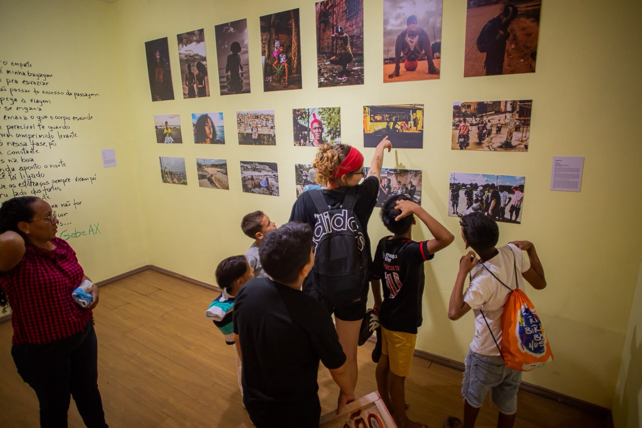 Projeto oferece bolsa de R$ 450 para jovens aprenderem fotografia em Manaus