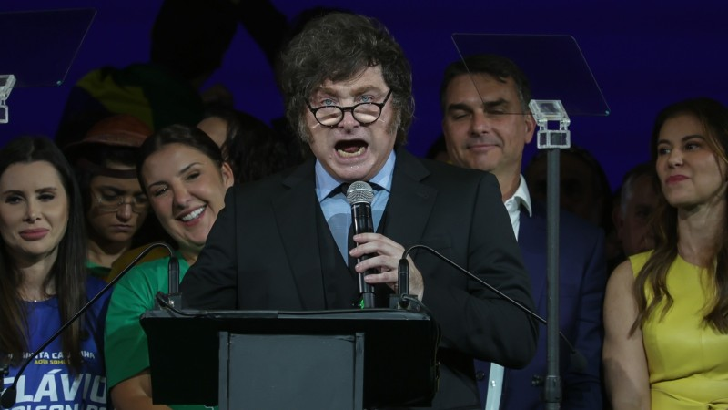 Deputado quer tornar Javier Milei persona non grata após ataque a Lula