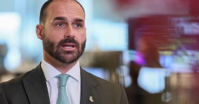 PF conclui processo administrativo e pede demissão de Eduardo Bolsonaro