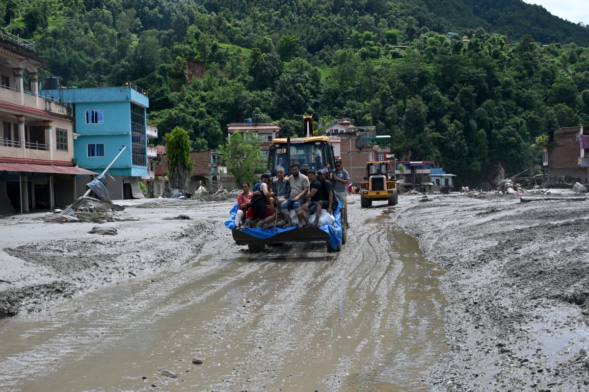 Enchentes entre Nepal e Tibete deixam quase 400 mortos e mais de 1.400 desaparecidos