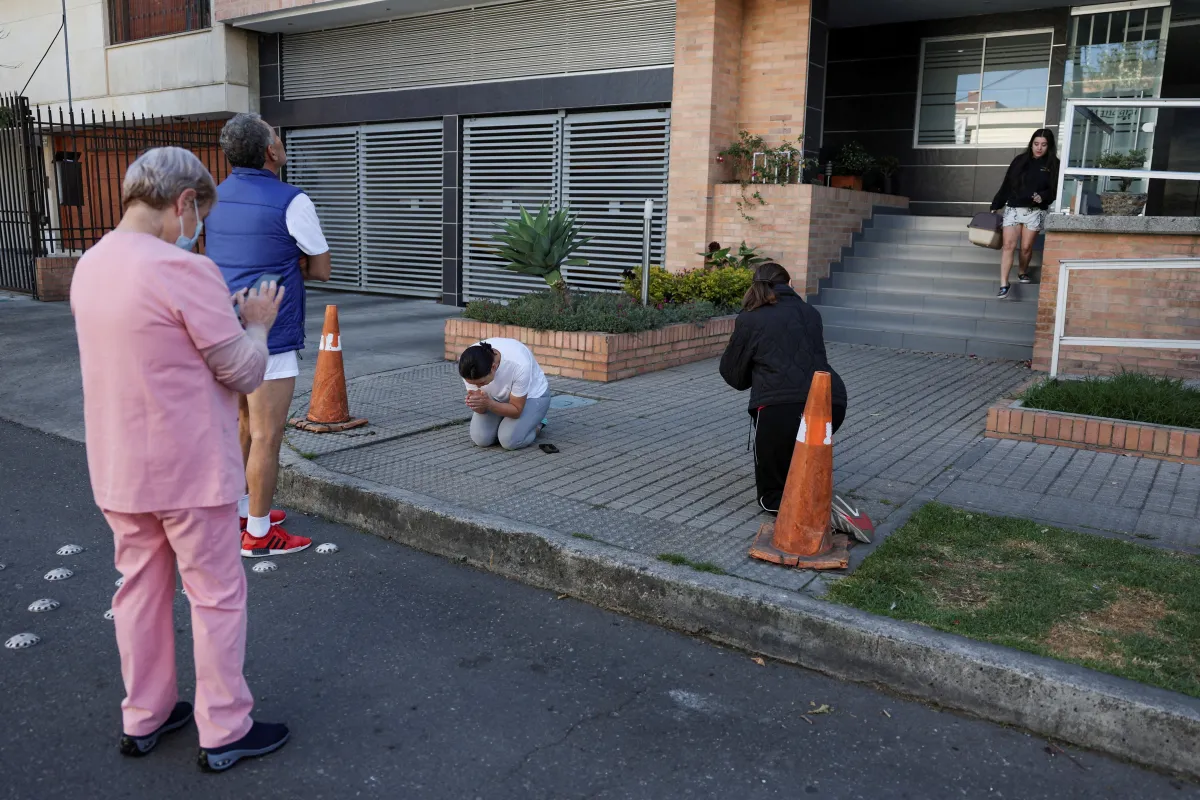 Terremoto de magnitude 7,4 na Colômbia causa desabamentos e deixa feridos