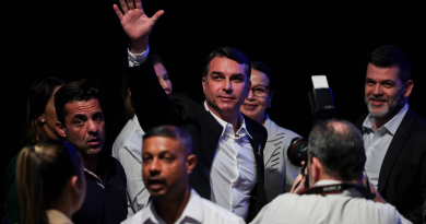 Flávio Bolsonaro é filiado a partido Missão, e registro de candidatura no TSE atrasa