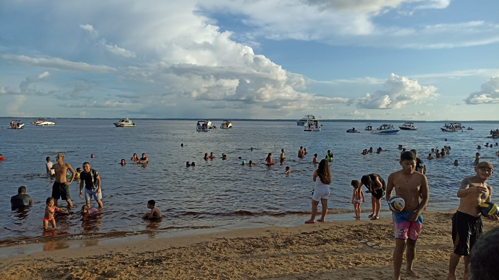 Furto de cordas e boias de segurança é registrado na Ponta Negra