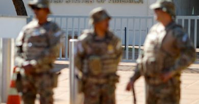 EUA suspende serviços consulares e Austrália fecha embaixada no Brasil