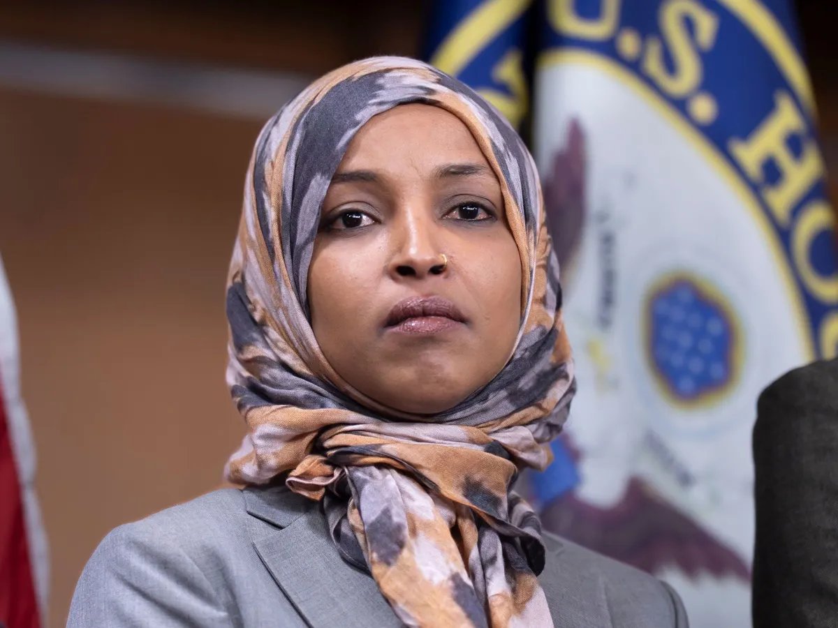 ICE faz buscas em casa de deputada de origem somali e crítica de Trump
