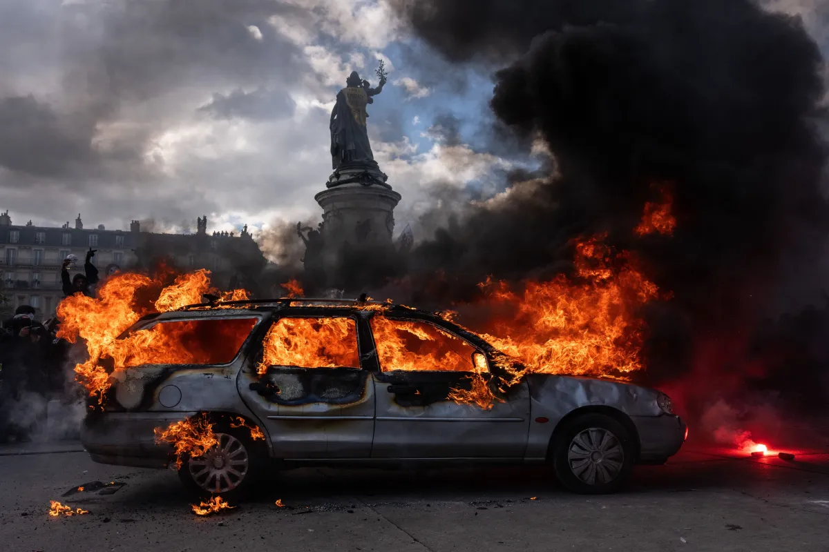 Após caos e mortes, França emite toque de recolher para partes de Paris