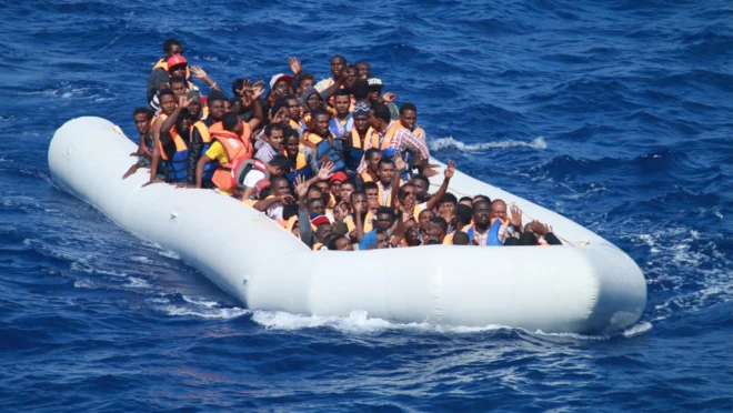 Barco afunda e deixa 139 migrantes etíopes mortos na costa africana
